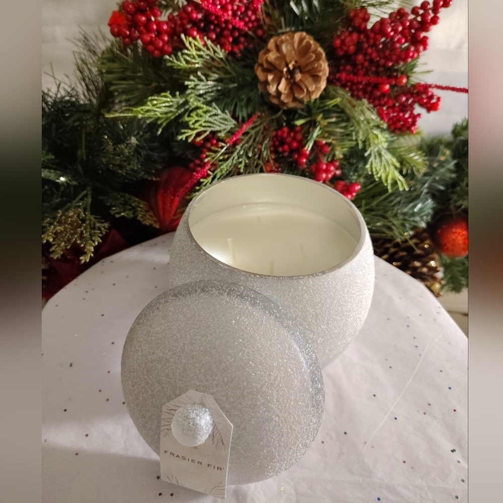 Frasier Fir Glitter Candle - 22 oz - Picture 4 of 9